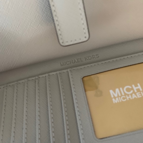 New Mk double zipper wallet 🦋 last one - Picture 4 of 7